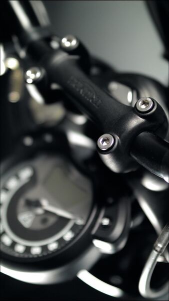 Circa 120 unterschiedliche Schraubentypen von Arnold Umformtechnik werden heute von Triumph in ihren Motorrädern verbaut. Ein Schwerpunkt lag auf der Optik der Kopfgeometrie.  (Arnold Umformtechnik)