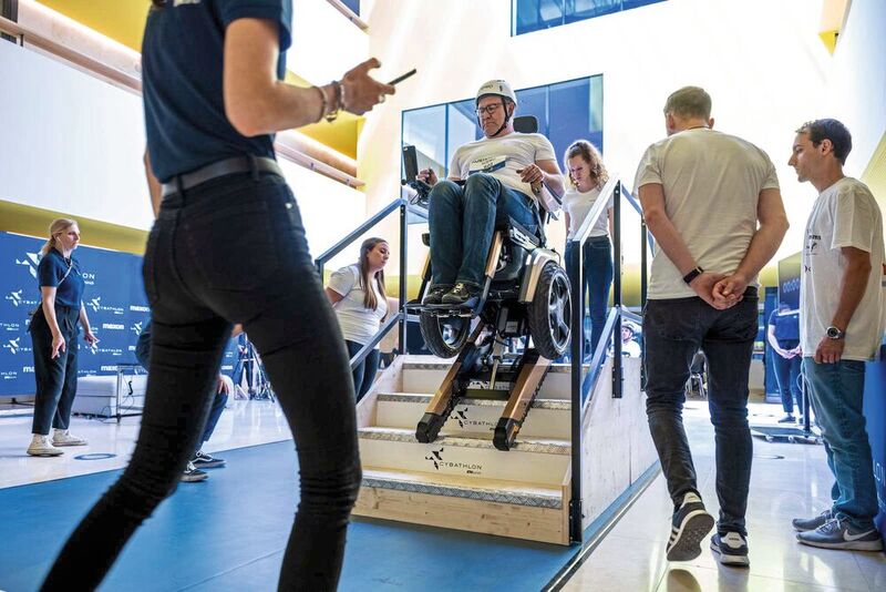 Verschiedene Technologien ermöglichen den Treppengang mit dem Rollstuhl. (Bild: ETH Zurich / CYBATHLON)