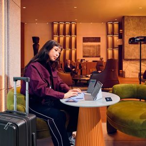 Mittels Easy-Swich lassen sich bis zu drei Geräte im Wechsel mit der Mobi Fold steuern, darunter Notebooks, Tablets und Smartphones mit Bluetooth-Mausnavigation. (Bild:  Logitech)