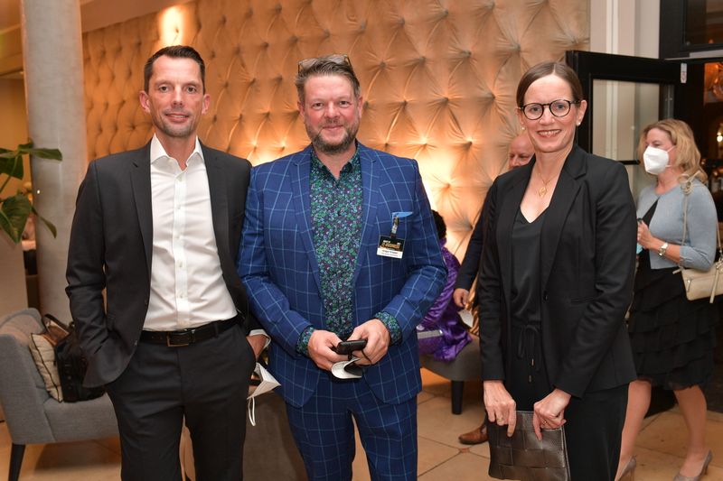 Hendrik Fliermann und Daniela Kalkühler, G Data, mit Gregor Knipper, (m.) GN Audio. (Hannes Magerstaedt)