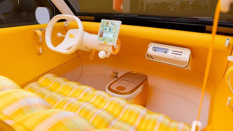 Acht-Zoll-Touchscreen, herausnehmbares Radiosystem, Aufbewahrungskorb: Die Bedienung gestaltet sich übersichtlich. (Bild: Citroën)