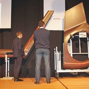 Marktgerechtes Know-how zum Abheben	 Der Heckausleger des EC 145 T2 von Airbus Helicopters hat einen sehr hohen Integrationsgrad und durch die spezielle Bauweise erreicht der Hersteller ein Kostenniveau, das dem von Metallvarianten schon sehr nahe kommt.