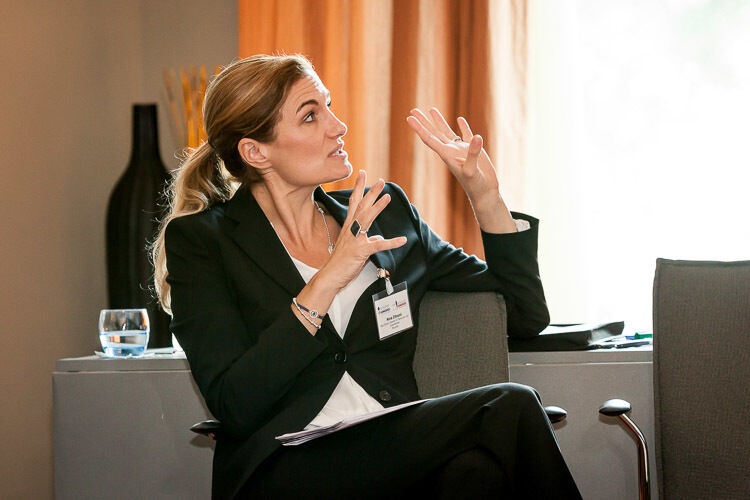 Nina Zitouni erklärte den Unternehmerinnen in ihrem Workshop, wie man wertschätzend führt und dadurch mehr Leistung im Team abrufen kann.  (Foto: Stefan Bausewein)