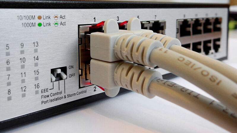 Ethernet-PHY: Auf dem Weg zum neuen Standard – Mit Industrial Ethernet sind hohe Übertragungsraten in rauer Umgebung möglich. 
