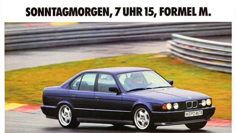Mit Rennsport-Allüren bewarb BMW im Jahr 1988 den 340 PS starken M5 der Baureihe E34. Sein Sechszylindermotor leistete anfangs 232 kW (315 PS), später 250 kW (340 PS). (Bild: BMW AG)
