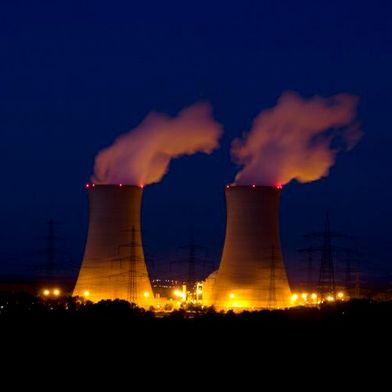 Über den SuedOstLink sollen künftig große Mengen erneuerbarer Energie am Standort ankommen. (Bild: Grafenrheinfeld / MarcelG / CC BY-SA 2.0 / flickr.com)
