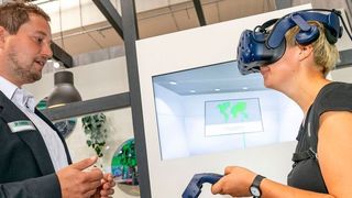 Dekra will eine Virtual-Reality-Brille präsentieren, mit der mögliche Prüfszenarien durchgespielt werden können.  (Karl-Heinz Augustin)