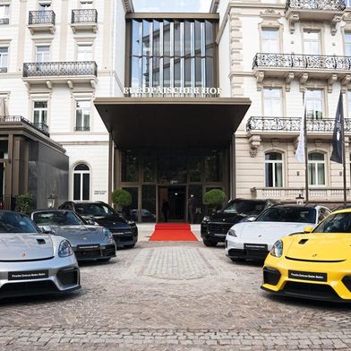 Das Vertriebsformat „Porsche Studio“ gibt es jetzt auch in Deutschland: Bauschatz & Gerstenmaier eröffnete in Baden-Baden den ersten Standort auf dem Heimatmarkt der Luxusmarke gemäß dem Konzept. (Bild: Porsche AG)