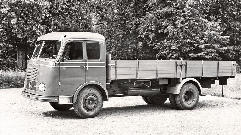 Ein LP 315 Pritschenwagens der Baureihe 304 aus dem Jahr 1955.  (Bild: Mercedes-Benz AG)