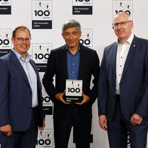 Die Bergmann & Steffen GmbH stellt Laser-Remote-Schweißanlagen und Remote-Schweißtechnik her. Die Jury lobt vor allem das positive Innovationsklima im Betrieb und eine Kommunikation der Geschäftsleitung, die Ideen fördert. Im Bild: Wojciech Dembinski (links, Leitung Einkauf), Peter Wulf (Vertriebsleiter).(Bild:  KD Busch/compamedia)