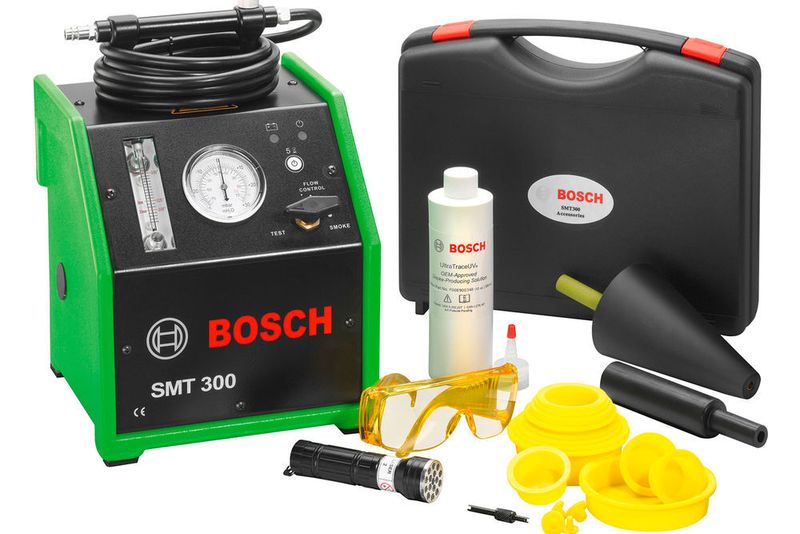 Einfache Dichtheitsdiagnosen mit dem Leakfinder SMT 300. (Foto: Bosch)