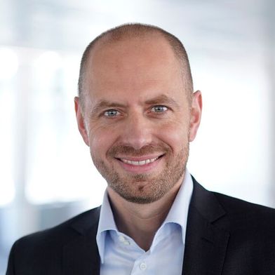 „Wenn wir die Rechenzentren und die dazugehörige Wertschöpfung nicht ins Land holen, wird das Konsequenzen für unseren Wohlstand haben“, erklärt Siemens-Energy-Chef Dr. Christian Bruch. (Bild: Siemens Energy)