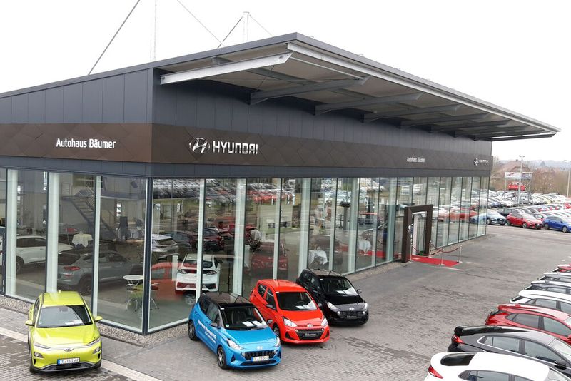 Mit dem neuen Showroom sind die Baumaßnahmen noch nicht zu Ende. Aktuell entsteht ein neuer Servicebereich. (Bild: Autohaus Bäumer)