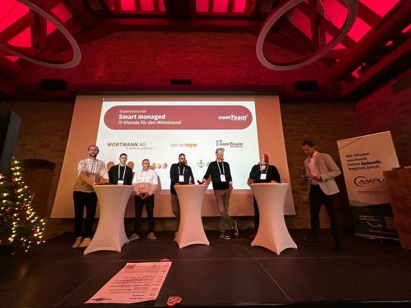 Neben dem Austausch, Netzwerken und einem Vortrag standen Expertenrunden auf der Agenda, in diesem Fall mit dem Titel „Smart managed“. (Bild: Vogel IT-Medien)