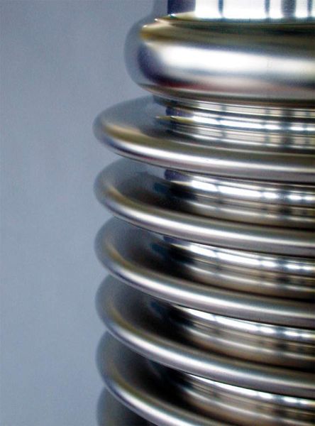 Bild 4: Herkömmliche Formung der gefertigten Rohre zum Wellrohr. (Archiv: Vogel Business Media)