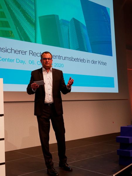 „Sicherheit geht vor!“ war das Motto von Holger Nicolay (Interxion). Er stellte seine Learnings aus der Pandemie vor und klärte auf, warum KRITIS-Listings zum Gütesiegel werden. (Vogel IT-Medien GmbH)