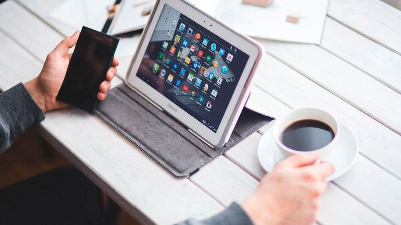 Homeoffice – Motivation oder Freibrief zum Faulenzen? Mercedes will seine Beschäftigten nun wieder im Büro haben.(Bild:  frei lizenziert /  Pixabay)
