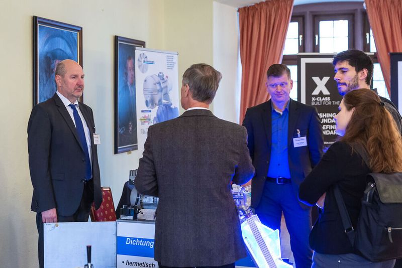 Impressionen der Förderprozessforen 2019: Beim Pumpen- und Schüttgut-Forum diskutieren Experten an zwei Tagen über Probleme bei Förderprozessen. Dabei steht der praxisorientierte Austausch und die gemeinsame Lösungsfindung im Vordergrund des Netzwerktreffens der Pumpen- und Schüttgut-Community. (Stefan Bausewein / PROCESS)