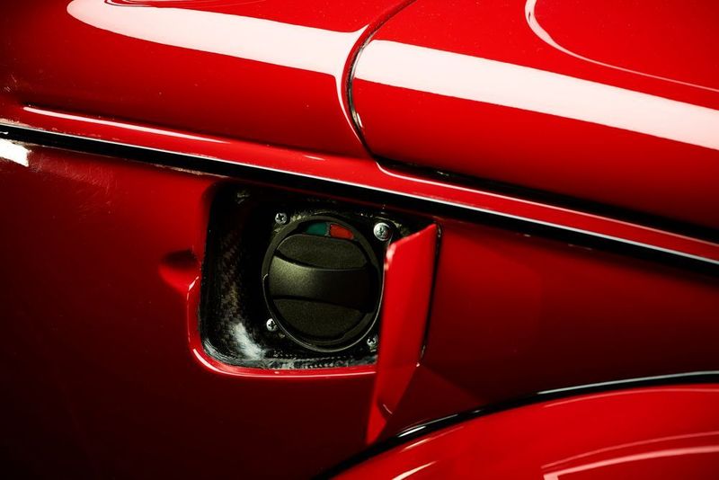 Unter dem historischen Blech tut sich da schon mehr: Kein Benzin sondern Strom fließt in einen Lithium-Phosphat-Akku. Mit 22 Kilowattstunden Kapazität kommt der Käfer so theoretisch rund 150 Kilometer weit. (Electrify GmbH/Hirschmeier)