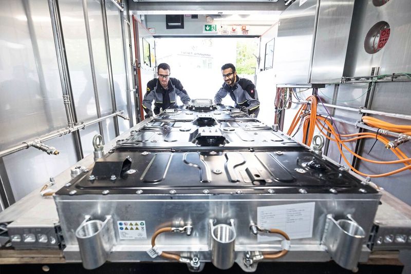 In der Salzsprühkammer des Batterie-Testcenter Bad Friedrichshall werden die Batteriesysteme harten Alterungstests unterzogen.(Bild:  Valmet Automotive)