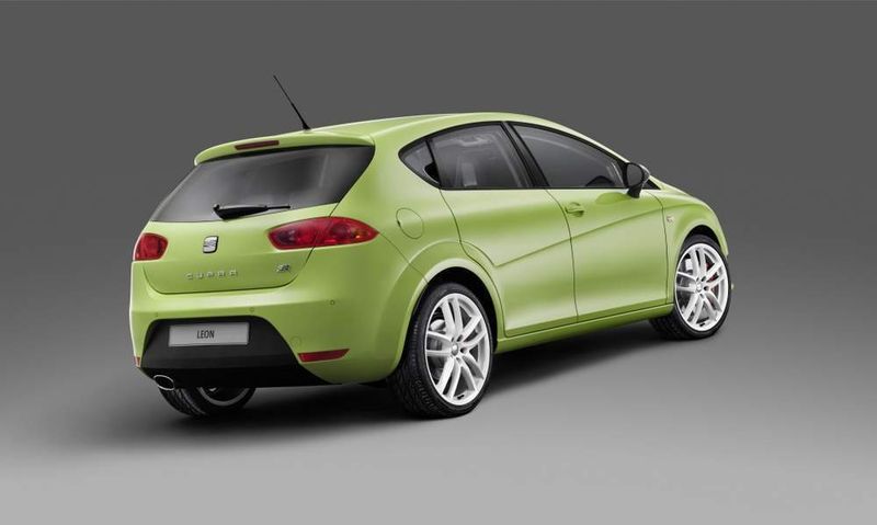 Eine auffällige Karosserieform besitzt der Leon seit jeher. Nun kommt auch der passende Motor mit 265 PS. (Archiv: Vogel Business Media)