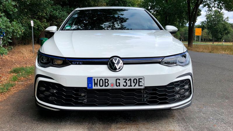 Alle Plug-in-Hybride von VW, hier zu sehen der Golf GTE, sollen auch strengeren Förderrichtlinien standhalten. Alle Plug-in-Hybride von VW, hier zu sehen der Golf GTE, sollen auch strengeren Förderrichtlinien standhalten.