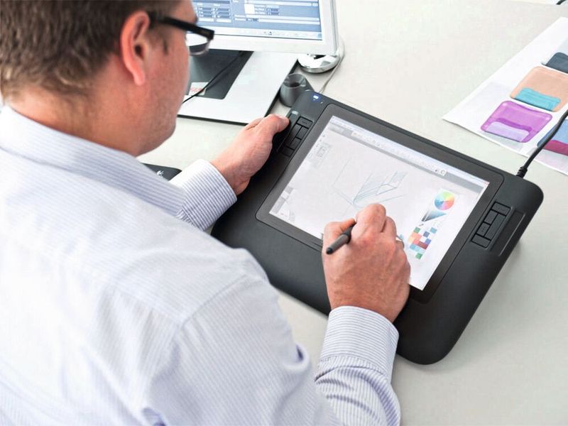 Kundenspezifische Entwicklung bei Pöppelmann Famac: Mit modernen Tools, umfangreicher Kunststoffkompetenz und langjähriger Erfahrung zur optimalen Verpackung (Bild: Pöppelmann)