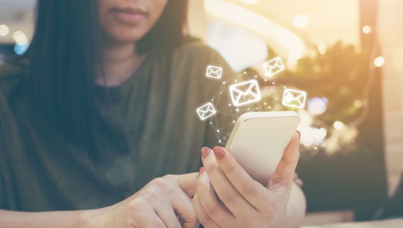 E-Mail-Anbieter im Test: Stiftung Warentest zeigt, wie groß die Unterschiede sind und ob sich ein kostenpflichtiges Postfach lohnt.(Bild: ©  Monster Ztudio - stock.adobe.com)