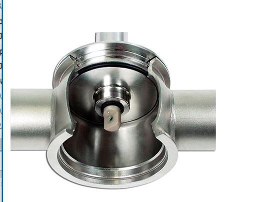 Fittings  für pH-, Redox- und Sauerstoff-Sensoren sind immer wieder potentielle Dreckecken. An der Umhausung können feste Partikel haften, deshalb ist die Reinigung schwierig. Eine andere Option ist die Installation des Sensors im freiliegenden Inline-Gehäuse.  (Bild: EHEDG)