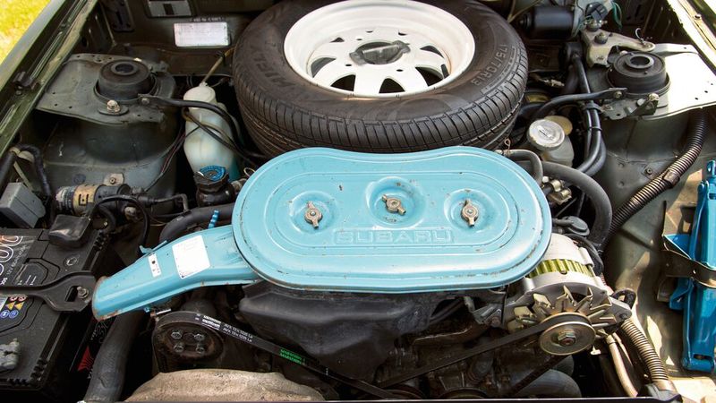 Die Subaru-L-Serie wurde zuerst von einem 1,1- oder 1,4-Liter-Vierzylinder-Boxermotor in Leichtmetallbauweise mit zentraler Nockenwelle angetrieben, der später auf 1,8 Liter vergrößert wurde. Die Kraftübertragung übernahm ein Vier- oder Fünfgang-Schaltgetriebe, später auf Wunsch auch eine Dreigangautomatik. (Bild: Subaru)