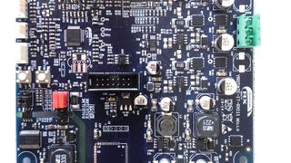 Für das Kit gibt es zusätzlich eine externe Leistungsstufe, die voll kompatibel zu den bestehenden RX220- und RX62T-Umrichter-Kits ist. (Renesas)