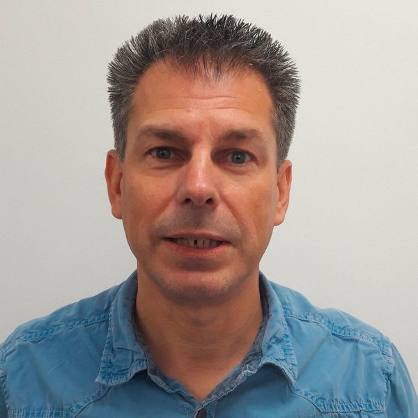 Mike de Winter, CEO von RP2: „Das PMMA-Material funktionierte für unseren Zweck optimal, weil es mit einem sehr niedrigen Aschegehalt ausbrennt Es weitet sich beim Ausbrennen nicht aus, was das Risiko von Rissen in der Keramikschale verhindert Außerdem bietet es eine hervorragende Gussqualität“. (Voxeljet AG)