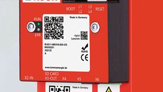 Kleines Kästchen, riesige Wirkung:  Das Aufsteckmodul PxtMX für strom­basierte, ampere- genaue Netzlast­spitzenreduktion  per Plug and play. (Bild: Michael Koch)