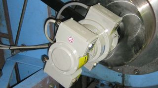 Während der Störungsbeseitigung sichert der EGS(H) 41 in Kombination mit dem Absolutwert-Drehgeber ASPAH 60 von Johannes Hübner Gießen... (Bild: Hübner)