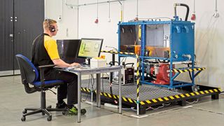 Simulation kann bei Design und Entwicklung schnell und kostengünstig eingesetzt werden. Obwohl sie konventionelle Prototypenerstellung und Tests nicht ersetzt, kann sie die Entwicklungszeit und die Anzahl der erforderlichen Iterationen erheblich reduzieren und die Markteinführungszeit für OEMs beschleunigen. (Bild: Parker Hannifin)