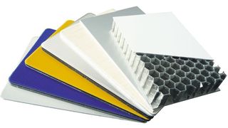 Sandwichplatten mit Aluminiumdeckblatten und Vollkunststoff- oder Wabenkern mit hohem Anwendungspotenzial im Leichtbau und Architekturbereich. Bild: 3A Composites (Archiv: Vogel Business Media)