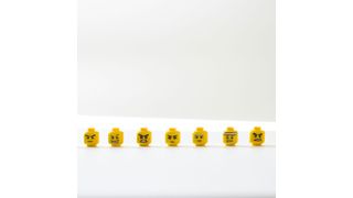 Während B2C Marken durch kreative, emotionale Werbung begeistern, bleibt B2B häufig rational und trocken. Doch auch im B2B Bereich ist emotionales Storytelling der Schlüssel zu erfolgreicher Kundenbindung.  (Bild: Unsplash)