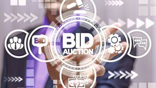 In der Hotbid-Phase einer Auktion muss der Einkäufer am Ball bleiben. (Bild: © wladimir1804 - adobe.stock.com)