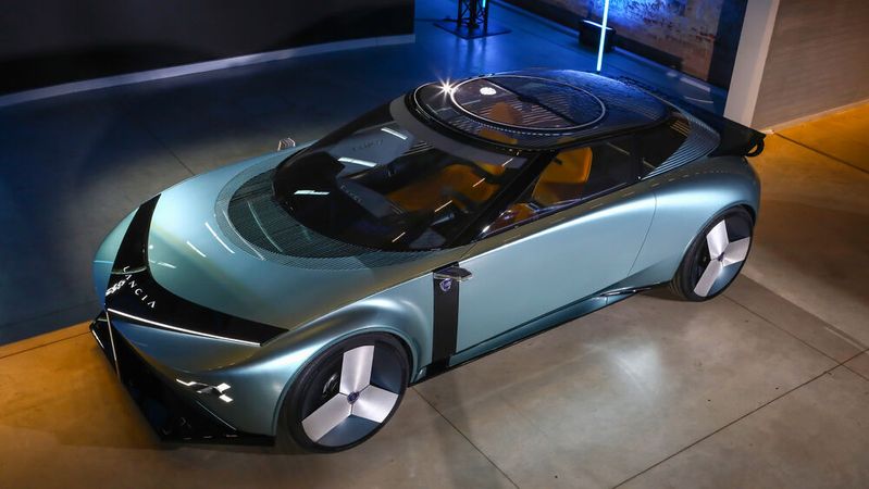 Die Lancia-Studie „Pu+Ra HPE“. Der Name des Prototyps setzt sich zusammen aus „Pu“ für puristisch, „Ra“ für rar und „HPE“ for High Performance Electric.(Bild:  Lancia/Stellantis)