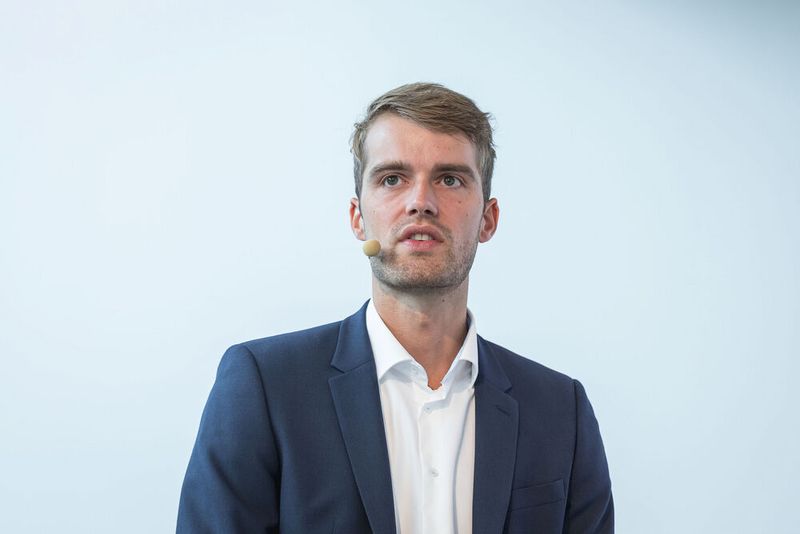 16. Anwenderkongress Steckverbinder: Der Tag 2 auf dem Steckverbinderkongress 2022 hatte den Themenschwerpunkt auf Oberflächen und Werkstoffen. Das umfasste die Konfektion Schwerer Steckverbinder für den Schaltschrankbau ebenso wie Hochstromkontakte für die E-Mobilität und funktionalisierte Oberflächen im Einsatz auf der ISS im Weltraum. (Bild: Elektronikpraxis)