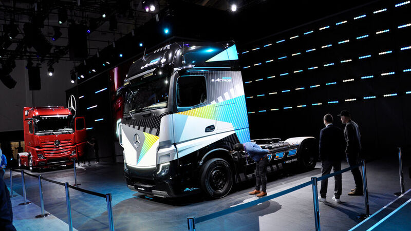 Daimler Trucks stellte auf der IAA den E-Actros ins Rampenlicht, der 500 Kilometer Reichweite bietet. (Bild: Wehner/Vogel Communications Group)