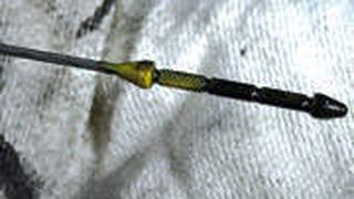 Nur wer regelmäßig kontrolliert ist auf der sicheren Seite. Füllmenge und Qualtität des Schmiermittels lassen sich per Ölmessstab prüfen. So bewahrt man den Motor vor einem frühzeitigen Aus. (Archiv: Vogel Business Media)