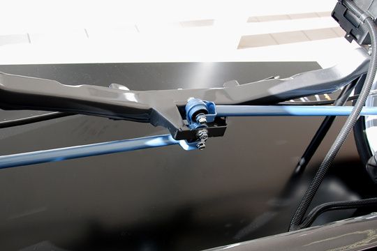 Querkräfte werden über das Wattgestänge aufgenommen. Die verbesserte Quersteifigkeit kommt dem Kurvenhandling zugute. (Archiv: Vogel Business Media)