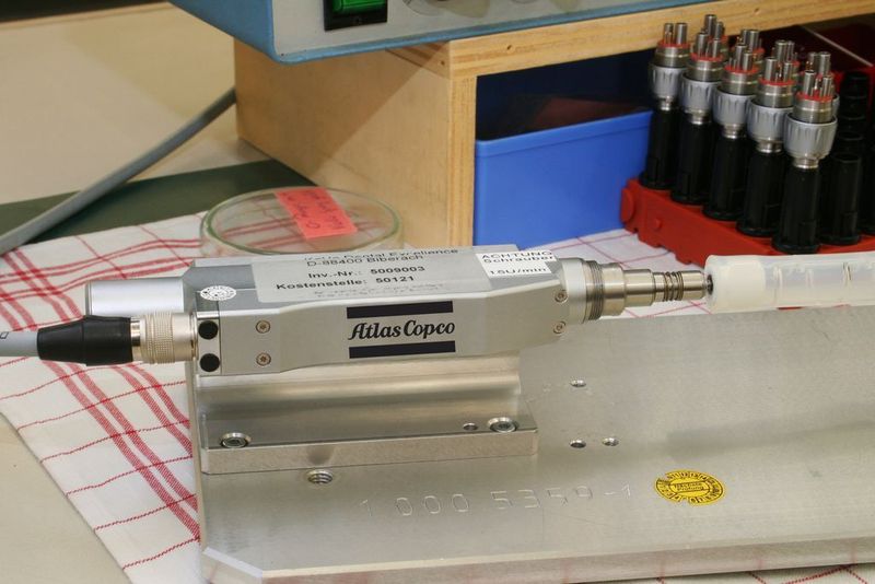 Einbauschrauber der Microtorque-MT-Serie eignen sich aufgrund ihresintegrierten Drehmomentgebers für höchste Prozesssicherheit. Aber auchder Einsatz als Prüfspindel wie bei Kavo ist möglich, als Sonderanfertigungbei 10 bis 20 min-1 sogar mit einer geringeren als der Nenndrehzahl. (Archiv: Vogel Business Media)