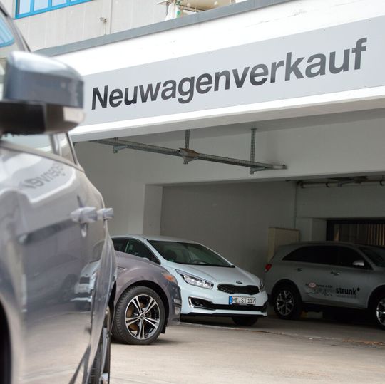 Eingebrochen, aber wieder im Aufwind: Eine Analyse der Neuwagenplattform Carwow zeigt, wie sich das Neuwageninteresse zuletzt entwickelt hat.(Bild:  Achter/»kfz-betrieb«)