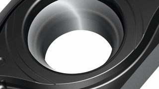 Bei den neuen Tigertec Silver WSM10S, WSM20S, WSM30S Schneidstoffen schützt die PVD-Aluminiumoxid-Beschichtung das Hartmetall vor dem Hitzeeintrag. Dadurch werden höhere Standzeiten und Schnittgeschwindigkeiten erzielt. (Bild: Walter)