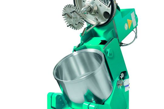 Intensivmischer von Eirich zur Herstellung von Granulaten bis hinunter zu 100 µm, hier Typ R05T mit einer Nutzfüllung bis 40 Liter(Bild:  © Fotoatelier Bernhard; Eirich)