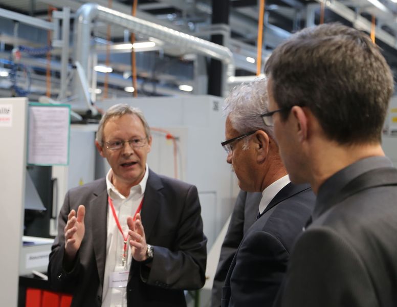A l'occasion de la conférence annuelle de la promotion économique du canton de Fribourg, Patrick Boschung,  l'un des trois directeurs de l'entreprise Bultech Précision SA a ouvert les portes à la presse. (Image: JR Gonthier)