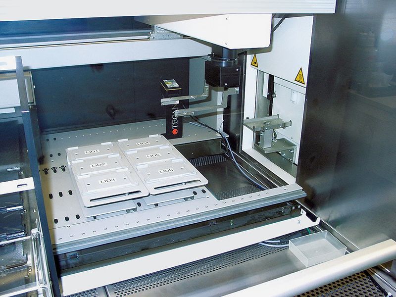 Abb.5: Die Kombination des automatisierten Inkubators Liconic StoreX 200 mit der Genesis erlaubt
die automatische Kultivierung und
Pflege der Zellen.Zellkultivierung mit dem Te-MO von Tecan.StoreX 200 mit der Genesis erlaubt die automatische Kultivierung und Pflege der Zellen. (Archiv: Vogel Business Media)