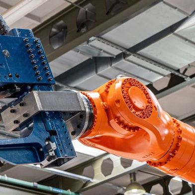 The robot-guided friction stir welding gun "Steppwelder" in use on a conventional 6-axis industrial robot. (Image:Image: Dominik Walz, MPA, University of Stuttgart)